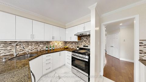 Photo 11 at 15 Rainey Court, Westbrook, Richmond Hill