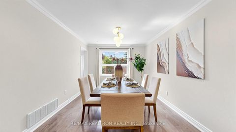 Photo 18 at 15 Rainey Court, Westbrook, Richmond Hill
