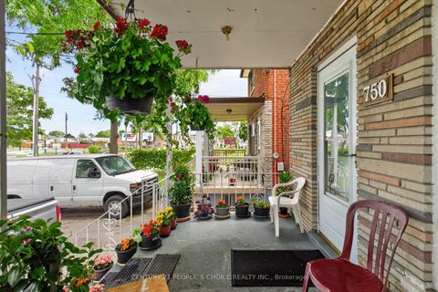 Photo 5 at 750 Jane Street, Smythe, Toronto