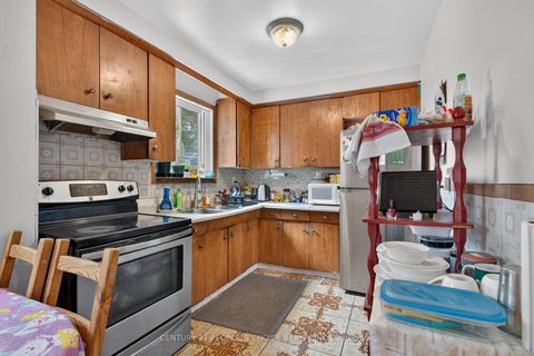 Photo 14 at 750 Jane Street, Smythe, Toronto