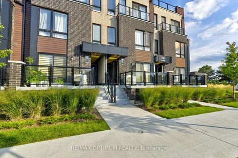 Photo 2 at 4 - 235 Mclevin Avenue, Malvern, Toronto