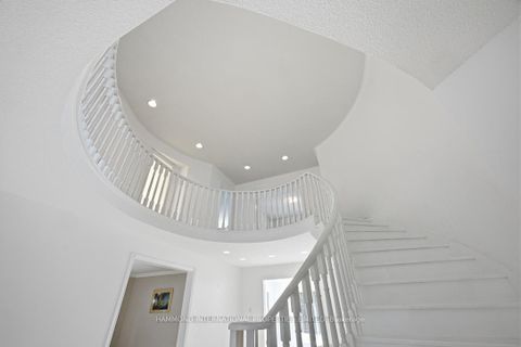 Photo 4 at 31 Vesta Drive, Bayview Hill, Richmond Hill