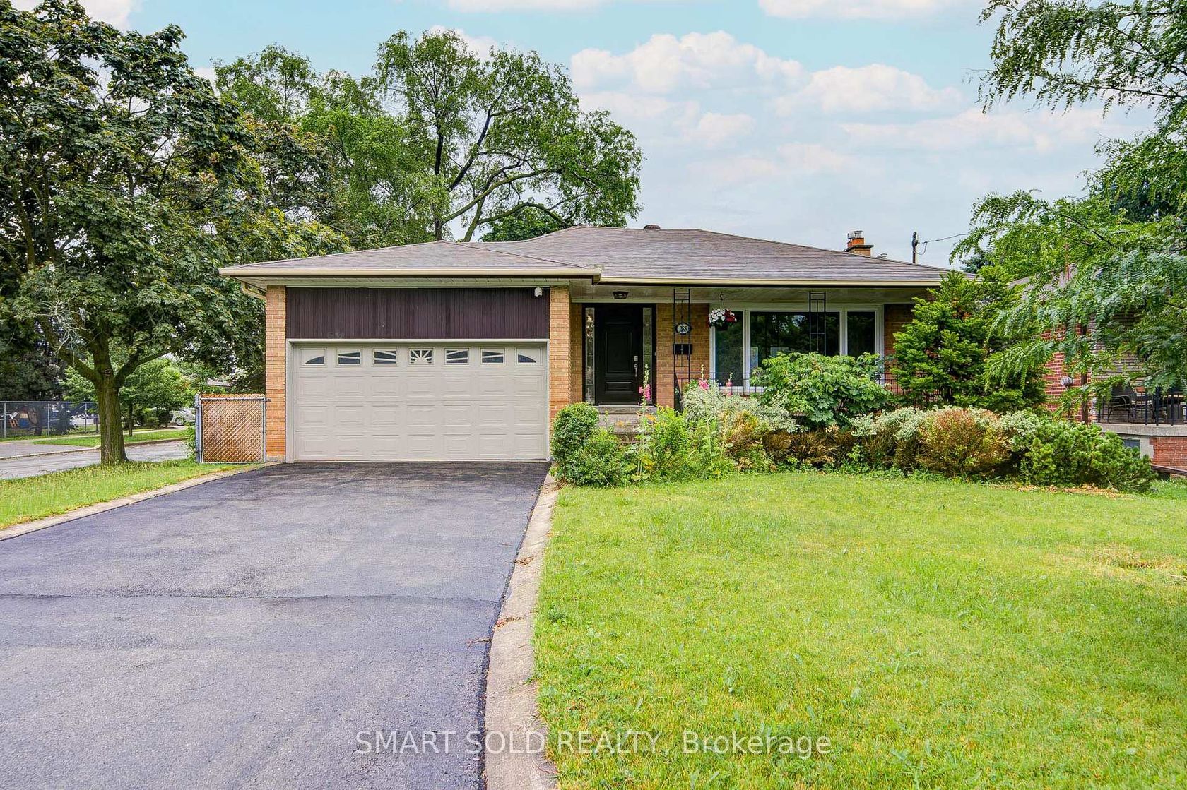 285 Churchill Avenue, Willowdale West, Toronto 