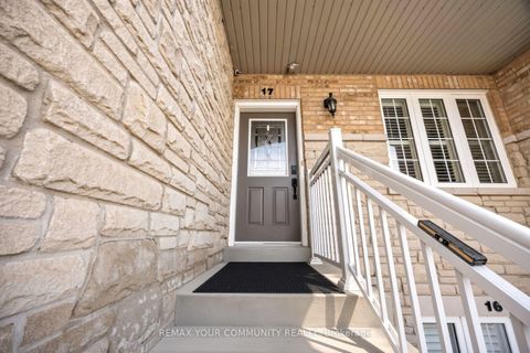 Photo 3 at 17 - 520 Silken Laumann Drive, Wyndham, Newmarket