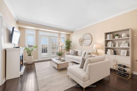 Photo 7 at 17 - 520 Silken Laumann Drive, Wyndham, Newmarket