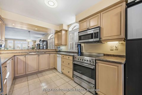 Photo 19 at 17 - 520 Silken Laumann Drive, Wyndham, Newmarket