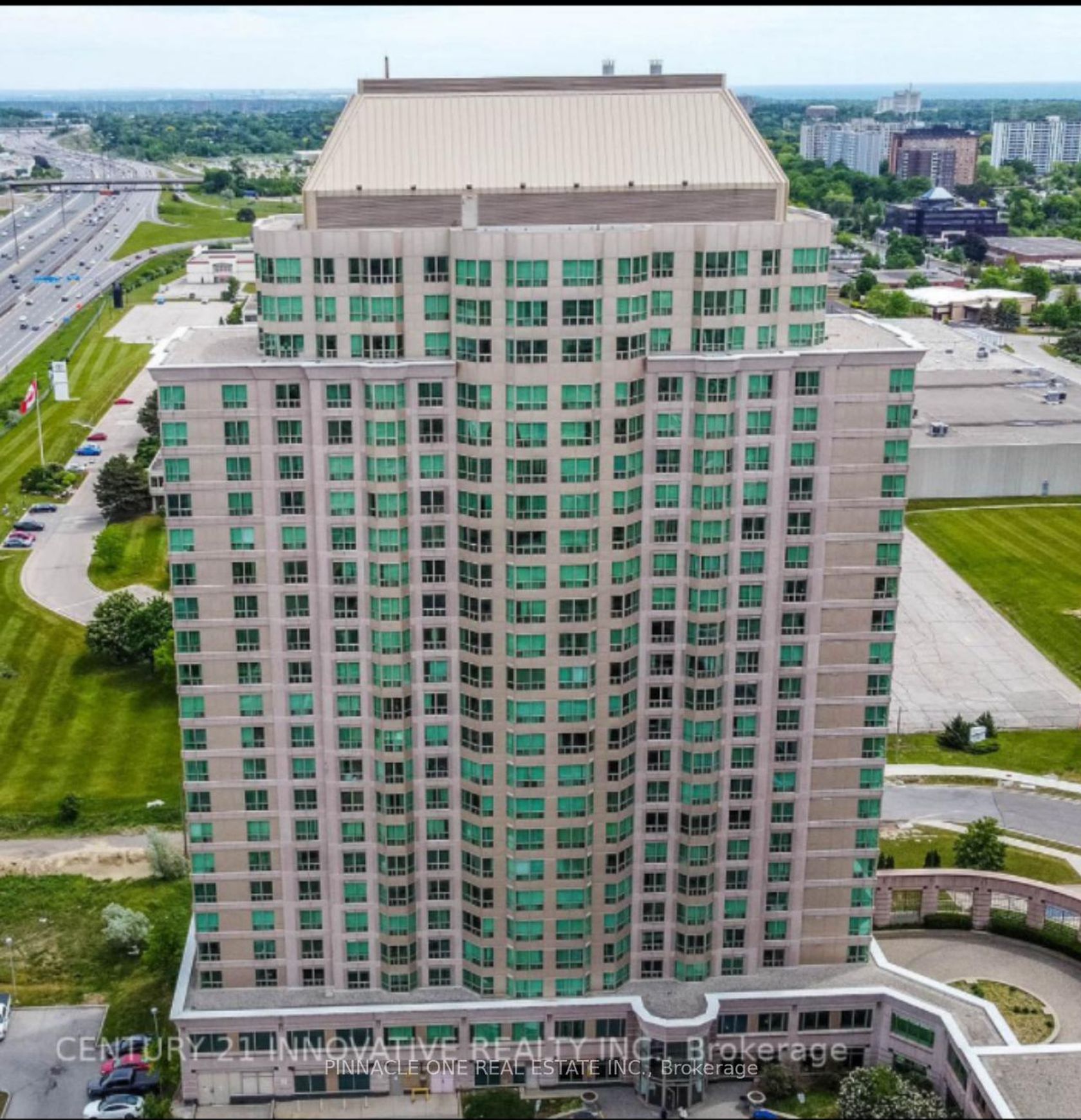 Ph101 - 11 Lee Centre Drive, Woburn, Toronto 