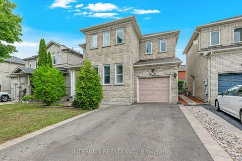 Photo 2 at 37 Redfinch Crescent, Vellore Village, Vaughan