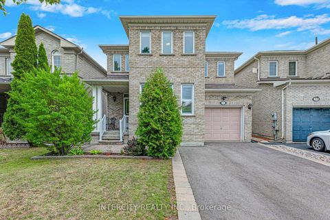 Photo 3 at 37 Redfinch Crescent, Vellore Village, Vaughan