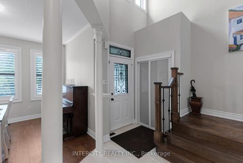 Photo 4 at 37 Redfinch Crescent, Vellore Village, Vaughan
