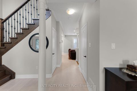 Photo 6 at 37 Redfinch Crescent, Vellore Village, Vaughan