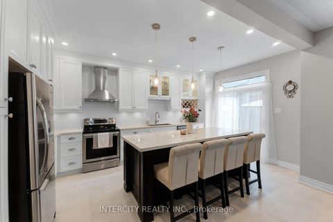 Photo 7 at 37 Redfinch Crescent, Vellore Village, Vaughan