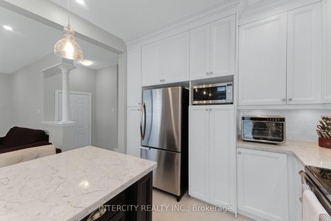 Photo 11 at 37 Redfinch Crescent, Vellore Village, Vaughan