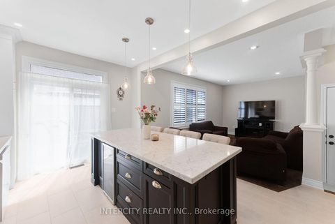 Photo 14 at 37 Redfinch Crescent, Vellore Village, Vaughan