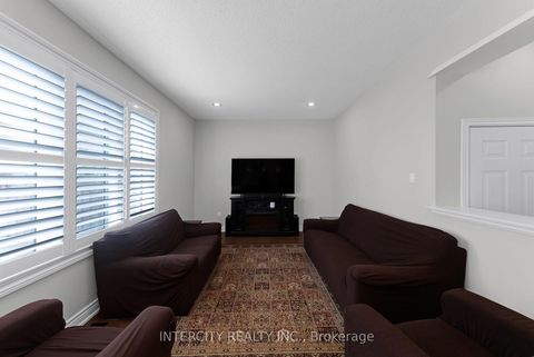 Photo 15 at 37 Redfinch Crescent, Vellore Village, Vaughan
