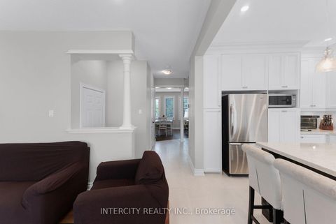 Photo 18 at 37 Redfinch Crescent, Vellore Village, Vaughan