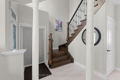 Photo 22 at 37 Redfinch Crescent, Vellore Village, Vaughan