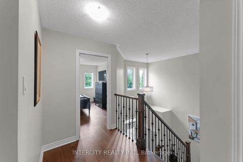Photo 23 at 37 Redfinch Crescent, Vellore Village, Vaughan