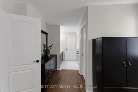 Photo 28 at 37 Redfinch Crescent, Vellore Village, Vaughan