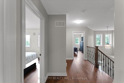 Photo 32 at 37 Redfinch Crescent, Vellore Village, Vaughan