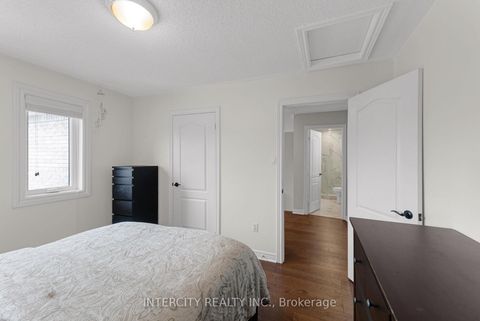 Photo 34 at 37 Redfinch Crescent, Vellore Village, Vaughan