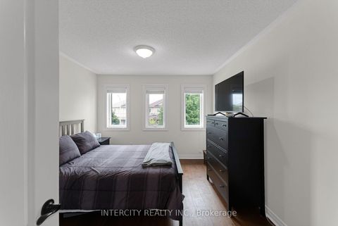 Photo 36 at 37 Redfinch Crescent, Vellore Village, Vaughan