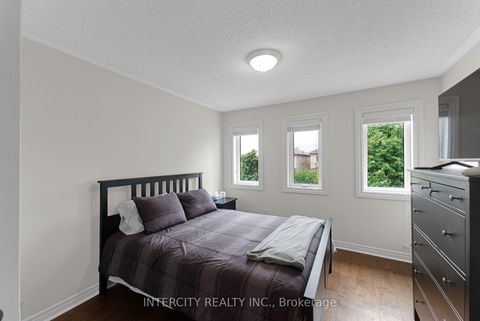 Photo 37 at 37 Redfinch Crescent, Vellore Village, Vaughan