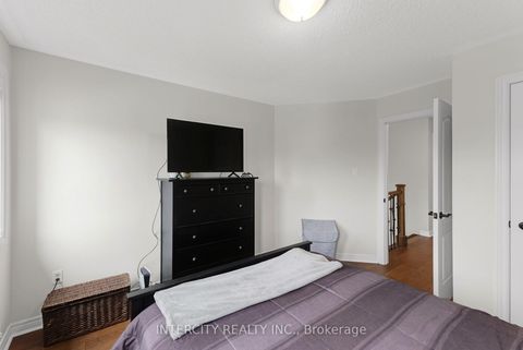 Photo 38 at 37 Redfinch Crescent, Vellore Village, Vaughan