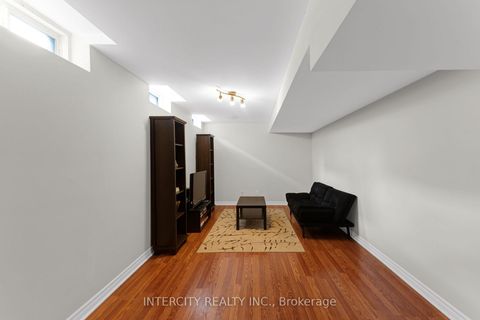 Photo 41 at 37 Redfinch Crescent, Vellore Village, Vaughan