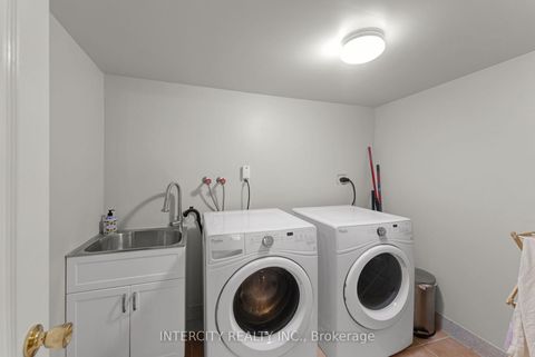 Photo 44 at 37 Redfinch Crescent, Vellore Village, Vaughan
