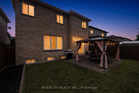 Photo 48 at 37 Redfinch Crescent, Vellore Village, Vaughan