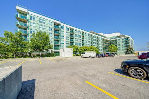 Photo 2 at 227 - 60 Fairfax Crescent, Birchmount, Toronto