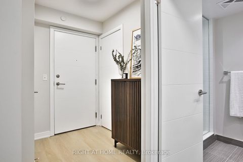 Photo 2 at 1623 - 525 Adelaide Street W, Waterfront Communities C1, Toronto