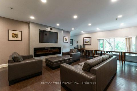Photo 4 at 807 - 240 Scarlett Road, Smythe, Toronto