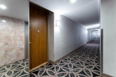 Photo 8 at 807 - 240 Scarlett Road, Smythe, Toronto