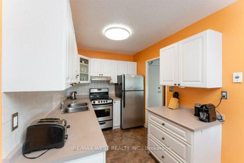 Photo 16 at 807 - 240 Scarlett Road, Smythe, Toronto