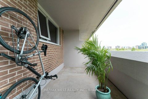 Photo 27 at 807 - 240 Scarlett Road, Smythe, Toronto