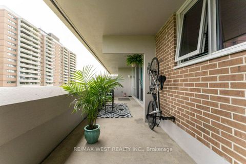 Photo 28 at 807 - 240 Scarlett Road, Smythe, Toronto