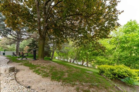 Photo 36 at 807 - 240 Scarlett Road, Smythe, Toronto