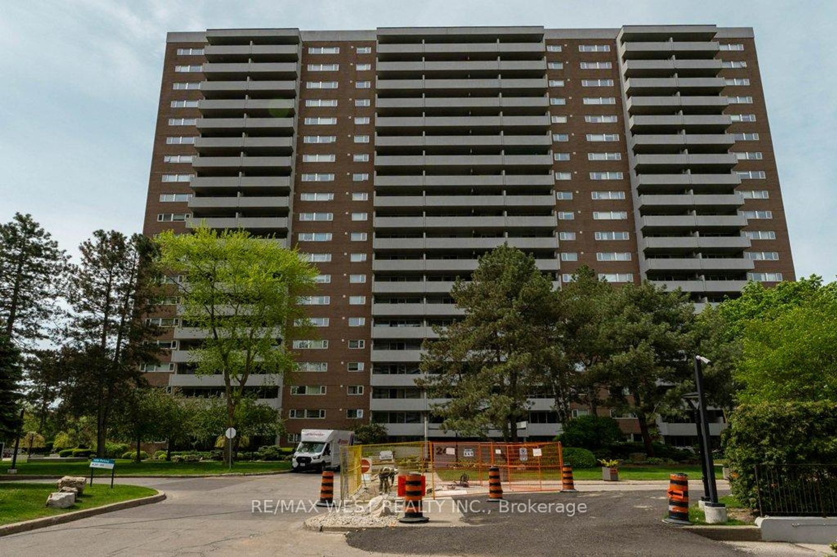 807 - 240 Scarlett Road, Smythe, Toronto 