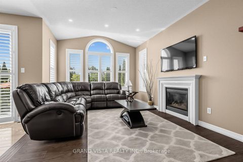Photo 11 at 31 Routledge Drive, Oak Ridges, Richmond Hill
