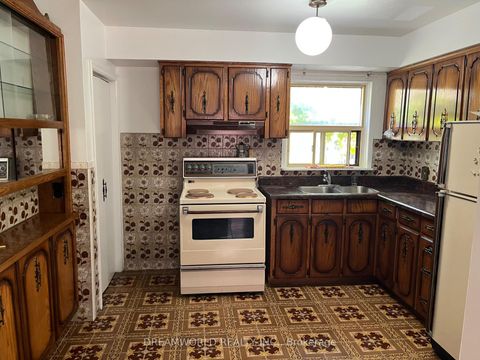 Photo 4 at 167 Redwater Drive, Kipling, Toronto