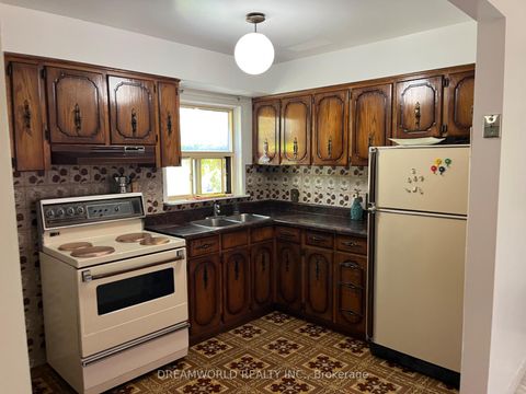 Photo 5 at 167 Redwater Drive, Kipling, Toronto