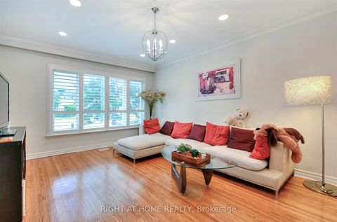 Photo 4 at 50 Chalkfarm Drive, CFB, Toronto