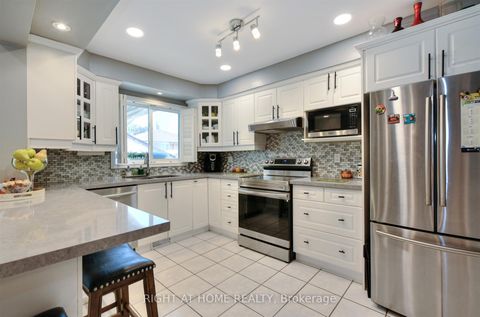 Photo 8 at 50 Chalkfarm Drive, CFB, Toronto