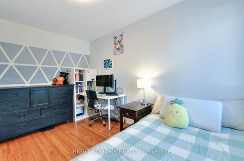 Photo 15 at 50 Chalkfarm Drive, CFB, Toronto