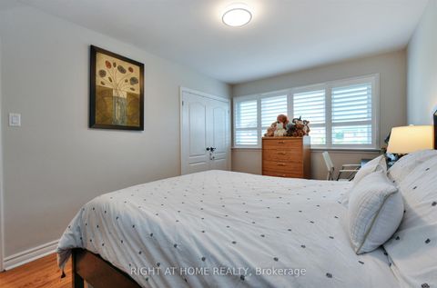 Photo 19 at 50 Chalkfarm Drive, CFB, Toronto