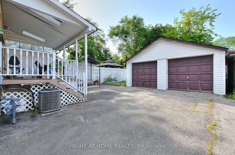 Photo 22 at 50 Chalkfarm Drive, CFB, Toronto