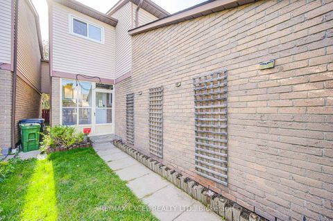 Photo 2 at 142 Shady Hollow Drive, Milliken, Toronto
