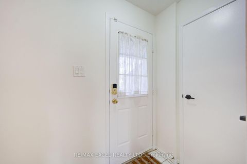 Photo 3 at 142 Shady Hollow Drive, Milliken, Toronto